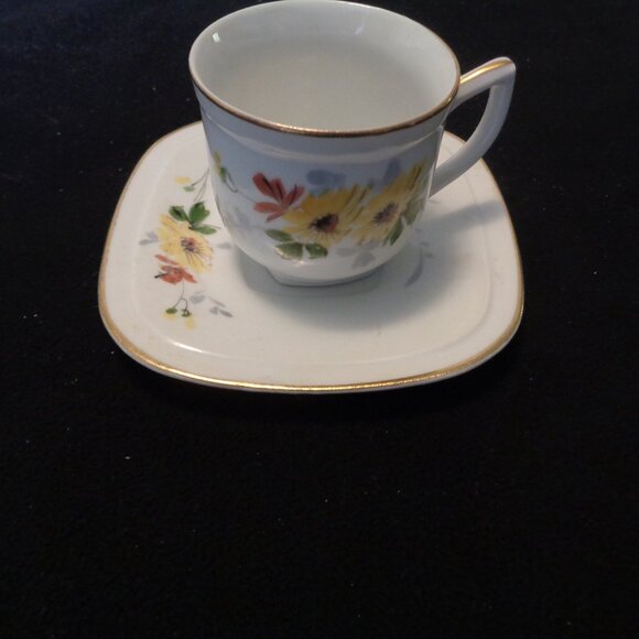 FRENCH GIRL STYLE VINTAGE FRENCH YELLOW FLOWERS SM CUP & SAUCER - Picture 2 of 9
